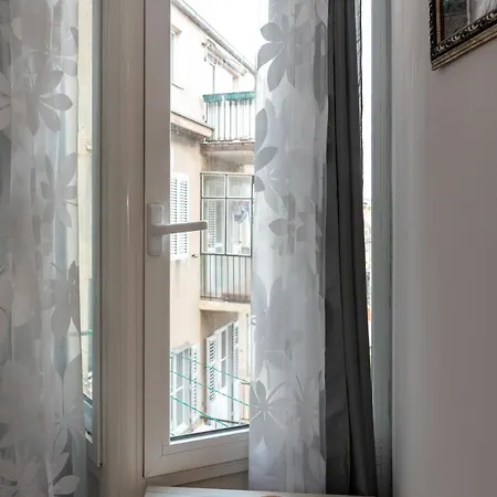 Palace Queen Mary I Luxury Konukevi 4*