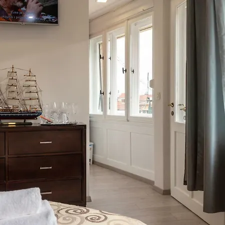 Palace Queen Mary I Luxury Konukevi Split